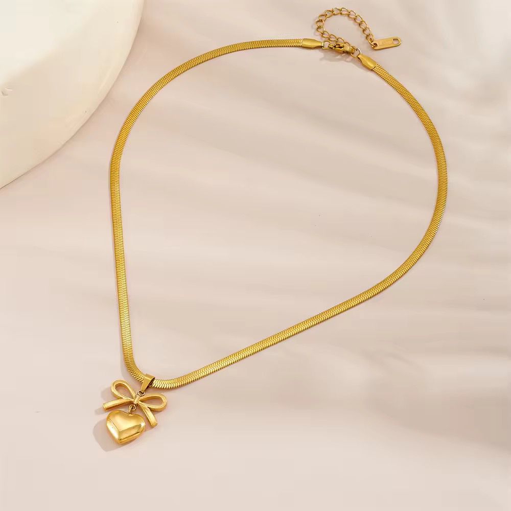 Pretty Heart Shape Gold Plated Pendant with Chain
