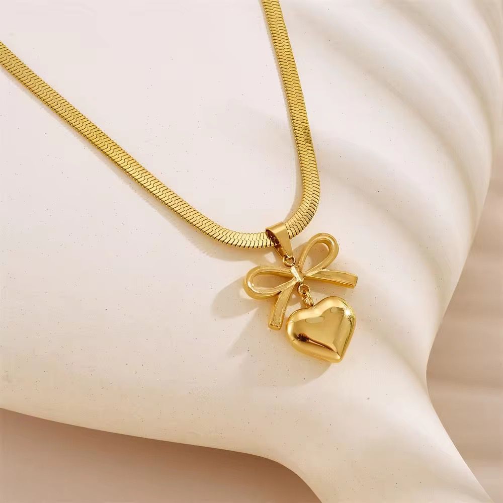 Pretty Heart Shape Gold Plated Pendant with Chain