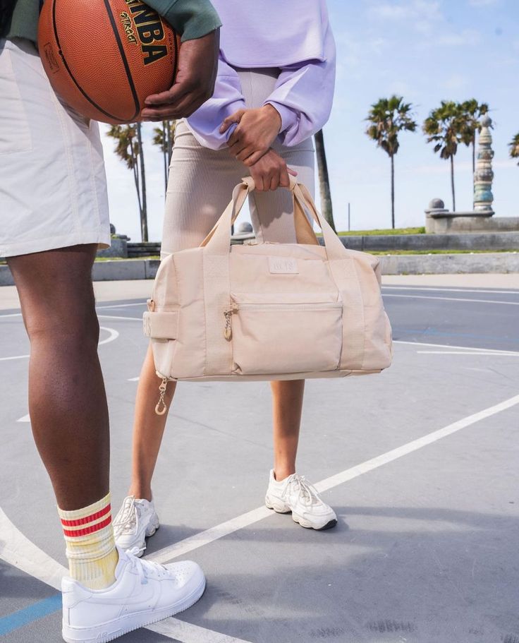 How to Pair Bags With Outfits (The Easy Styling Guide)