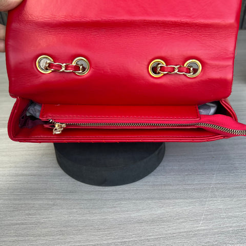 Stylish Victoria Sling crossbody shoulder bag.