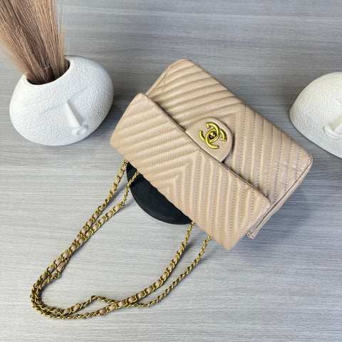 Stylish Victoria Sling crossbody shoulder bag.